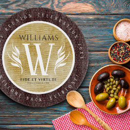 Elegant leder- en  papier — Surname Motto Snijplank