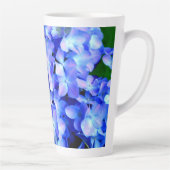 Elegant licht paarse magenta bloemenhortensia latte mok (Rechts)