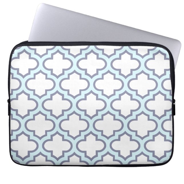 Elegant Light Blue Moroccan Quatrefoil Pattern Laptop Sleeve (Voorkant)