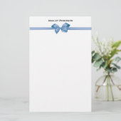 Elegant Light Blue Satin Bow on White Briefpapier (Staand voorkant)