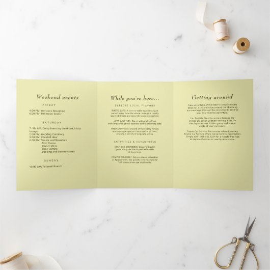 Elegant Lijst op Celestial Yellow Monogram Wedding Drieluik Programma (Binnen)