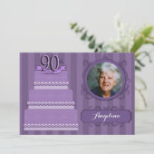 Elegant Lila Damask 90th Birthday Photo Invite Kaart (Staand voorkant)