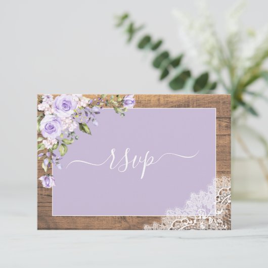 Elegant Lila Lavender Rustic Wood Wedding RSVP Kaartje (Staand voorkant)