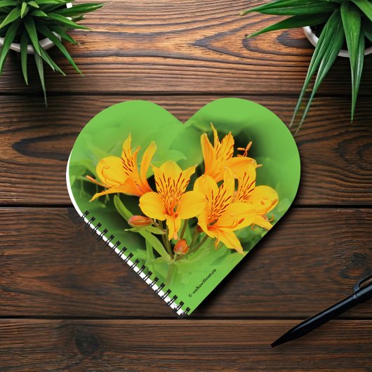 Elegant Lily of the Incas/Yellow Alstroemeria Notitieboek