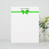 Elegant Lime Green Satin Bow on White Envelope (Staand voorkant)