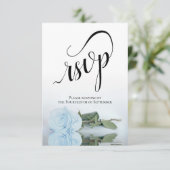 Elegant Long-Stemmed Dusty Blue Roos Wedding RSVP Kaartje (Staand voorkant)