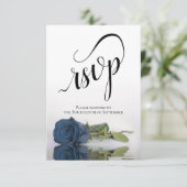 Elegant Long-Stemmed Dusty Steel Blue Roos Wedding RSVP Kaartje (Staand voorkant)