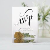 Elegant Long-Stemmed Gold Ochre Roos Wedding RSVP Kaartje (Staand voorkant)