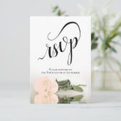 Elegant Long-Stemmed Ivory Peach Roos Wedding RSVP Kaartje (Staand voorkant)