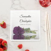 Elegant Long Stemmed Plum Paars Roos Wedding Servet (Insitu)