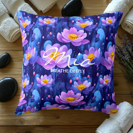 Elegant Lotus Bloempatroon in Blauw en Paars Kussen