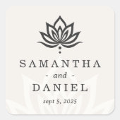 Elegant lotusbloem monogram licht neutraal ivoor vierkante sticker (Voorkant)