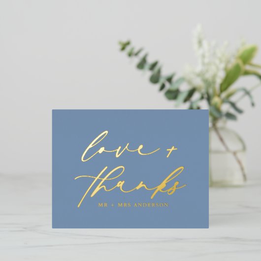Elegant Love and Bedankt Script Wedding Dusty Blue Folie Feestdagen Briefkaart (Staand Voorkant)