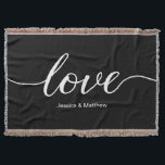 Elegant love script newlywed deken<br><div class="desc">Een elegant en modern manuscript voor het woord "Liefde"kan op dit douane worden gevonden gooit deken. Personaliseer je met de namen van de nieuwslezer, of het paar voor als hun huisopwarmingscadeau.</div>