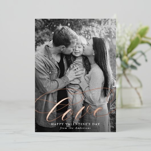 Elegant Love Script Valentijnsdag Foto Folie Feestdagenkaart (Staand Voorkant)