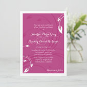 Elegant Magenta White Floral Wedding Invitation Kaart (Staand voorkant)