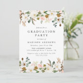 Elegant Magnolia en Blush Floral Graduation Party Kaart (Staand voorkant)