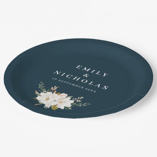 elegant magnolia floral navy blue bruiloft papieren bordje (Gekanteld)