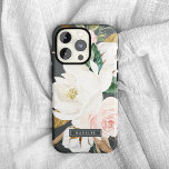 Elegant Magnolia | Gepersonaliseerde naam zwart-wi Case-Mate iPhone Case<br><div class="desc">Deze elegante magnolia zwarte en witte gepersonaliseerde naamtelefoon zaak is het perfecte cadeau voor haar. Het ontwerp van de roodflorale waterverf is voorzien van roze bruine pinda's, verbluffende witte magnoliumbloemen en katoen met gouden en groene bladeren in een luxueuze opstelling op een donkere achtergrond. Pas het hoesje aan met haar...</div>