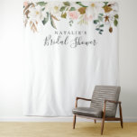 Elegant Magnolia Vrijgezellenfeest Foto Prop Backd Wandkleed<br><div class="desc">De elegante magnolia vrijgezellenfeest foto prop achtergrond is perfect voor een moderne,  klastige trouwdouche. Het ontwerp van de zachte bloem is voorzien van waterverf blush roze pinda's,  verbluffende witte magnoliumbloemen en katoen met goud en groene bladeren in een luxe vorm. Pas het aan met de naam van de bruid-aan-moet.</div>