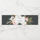 Elegant Magnolia | Zwarte en witte bruiloft Waterfles Etiket (Enkel label)