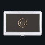 Elegant Manly Black Faux Gold Circular Monogram Visitekaarthouder<br><div class="desc">Elegant visitekaartje met donkergrijze achtergrond en faux goudcirkelpatroon U kunt uw monogram er aan toevoegen.</div>