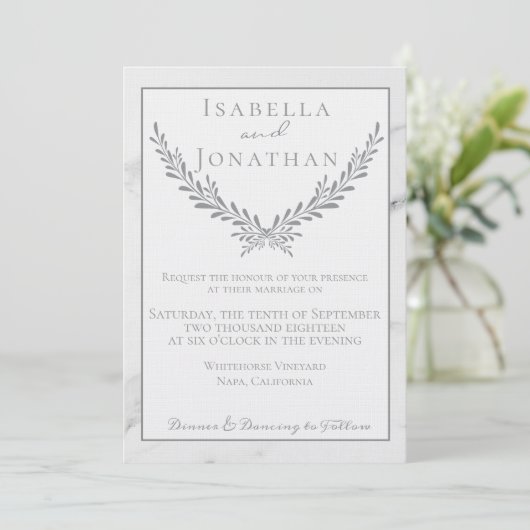 Elegant Marble and Wreath Wedding Invitation Kaart (Staand voorkant)