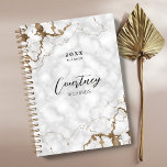 Elegant Marble & Gold Logo Business 2023 Planner<br><div class="desc">Blijf georganiseerd met deze elegante marmer- en goudachtergrond 2023 business planner. Geef uw zakelijke gegevens, jouw naam en een titeljaar 2023 (of elk jaar) een persoonlijk tintje en voeg deze toe. U kunt uw logo op de rug evenals uw bedrijfscontactdetails en sociale media verbindingen opnemen. Het perfecte geschenk om je...</div>