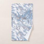 Elegant Marble White Dusty Blue Silver Faux Folie Bad Handdoek (Handdoek)