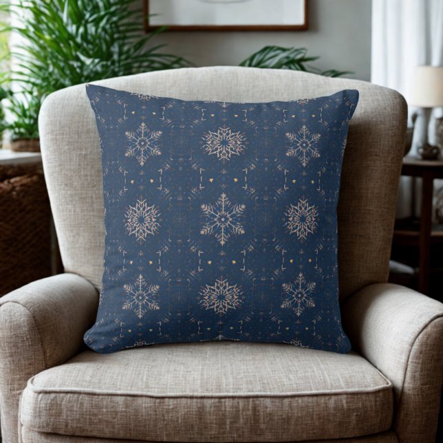 Elegant Marine Blauw Winter Sneeuwvlok Patroon Kussen (Navy blue winter snowflake pattern throw pillow)