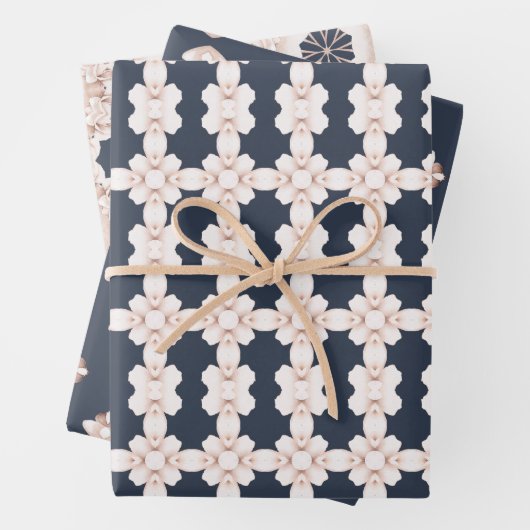 Elegant marineblauw en lichtroze bloemmotief inpakpapier vel (In situ)