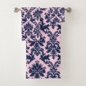 Elegant marineblauw op roze bloemdamast bad handdoek (Insitu)