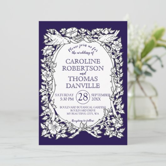 Elegant marineblauw wit bloemenvogel  bruiloft kaart (Staand voorkant)