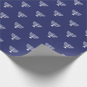 Elegant marineblauw wit Joods menorah patroon Cadeaupapier (Hoek)
