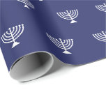 Elegant marineblauw wit Joods menorah patroon Cadeaupapier<br><div class="desc">Elegant marineblauw en wit Joods menorah patroon eenvoudige minimalistische moderne gift Wrapping Paper. Wit menorah patroon op donkere marineblauwe achtergrond. Dit inpakpapier is geweldig voor Chanoeka,  Chanoeka,  bar mitswa,  bat mitswa,  Shabbat en joodse Feestdagen.</div>