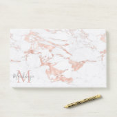 Elegant Marmer en Roos Gouden Folie Monogram Post-it® Notes (Op bureau)