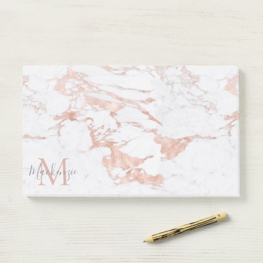 Elegant Marmer en Roos Gouden Folie Monogram Post-it® Notes (Op bureau)