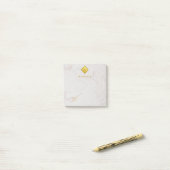 Elegant marmeren gouden monogram Gouden naam wit Post-it® Notes (Op bureau)