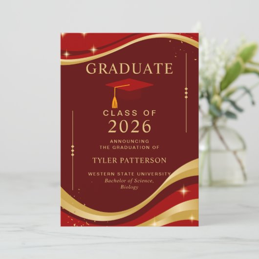 Elegant Maroon en Gold College Afstudeerfeest Kaart (Staand voorkant)