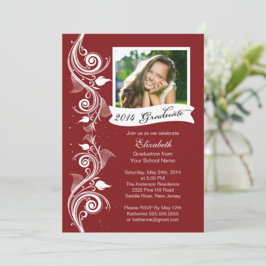 Elegant Maroon Foto Graduparty Uitnodiging (Staand voorkant)