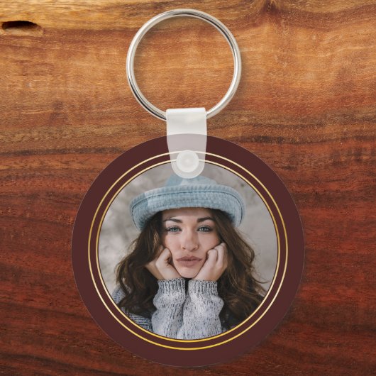 Elegant Maroon | Goud 2024 Afstuderen Pet Afstuder Sleutelhanger (Achterkant)