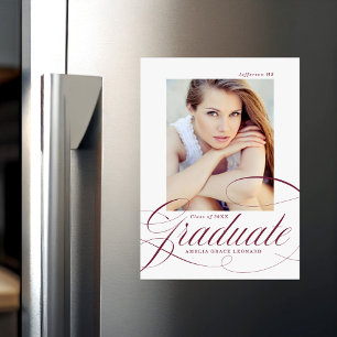 Elegant Maroon kalligrafie Script Photo Afstuderen Magnetische Uitnodiging