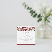 Elegant Maroon Monogram Details Behuizing Kaart (Staand voorkant)