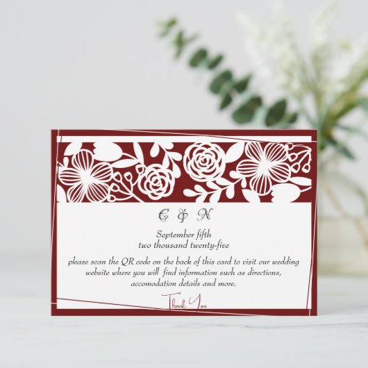 Elegant Maroon Monogram Details Behuizing Kaart (Staand voorkant)