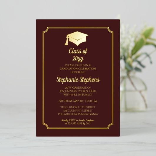 Elegant Maroon University Graduation Party Gold Folie Uitnodiging (Staand Voorkant)