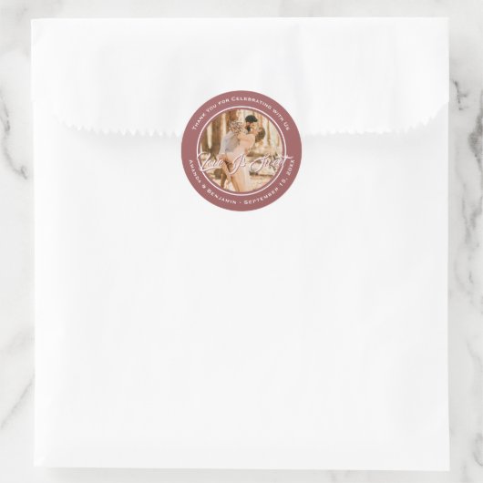 Elegant Marsala Love is Sweet Weduwfoto Ronde Sticker (Tas)