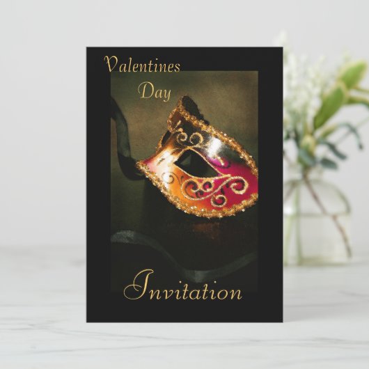 Elegant Masquerade Valentijnse Holiday Uitnodiging (Staand voorkant)