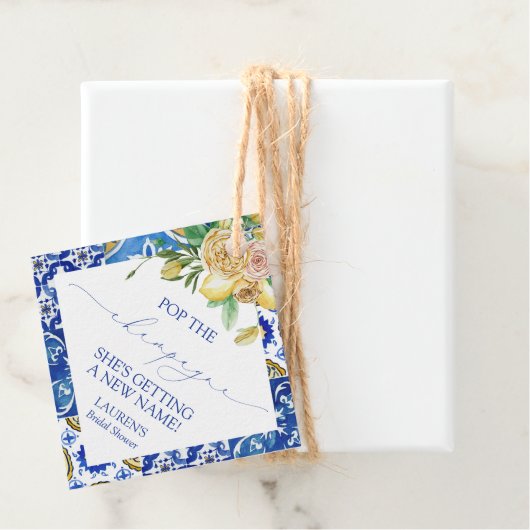 Elegant Mediterranean Lemon Mini Champagne Bottle Bedankjes Labels (In situ)