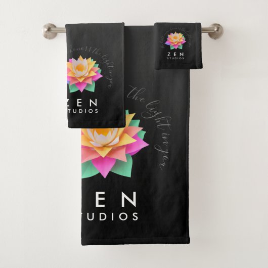 Elegant meerkleurige Lotus Flower op zwart Bad Handdoek (Insitu)
