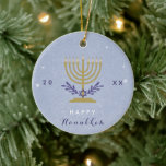 Elegant Menorah Happy Hanukkah Year Chrismukkah Keramisch Ornament<br><div class="desc">Decorteer je kerstboom met deze coole,  Hanukkah-themaversiering! Wijzig de tekst eenvoudig door op de optie "Deze sjabloon personaliseren" te klikken.</div>